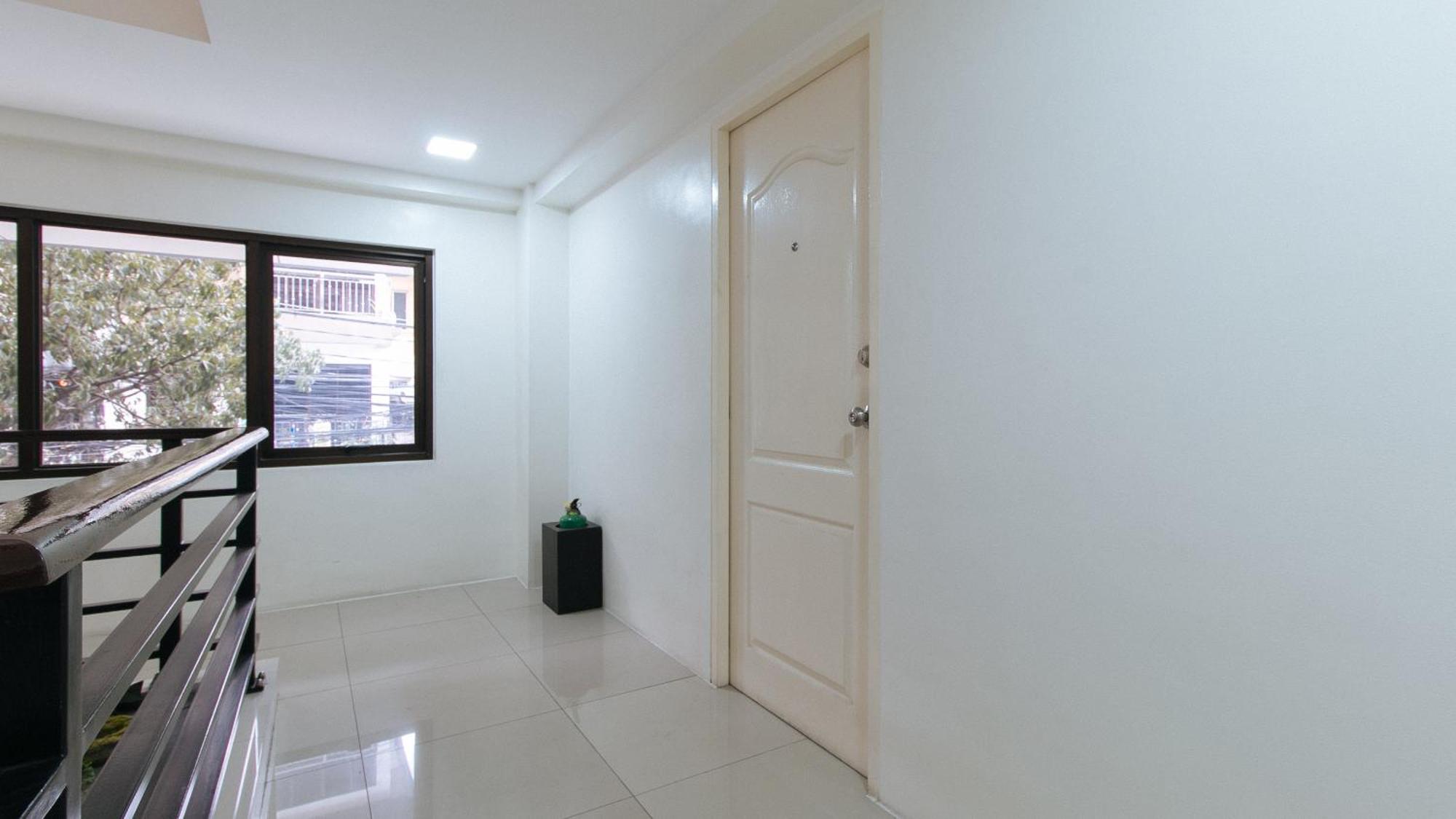 Reddoorz Plus At Evangelista Street Makati Makati City Exterior photo